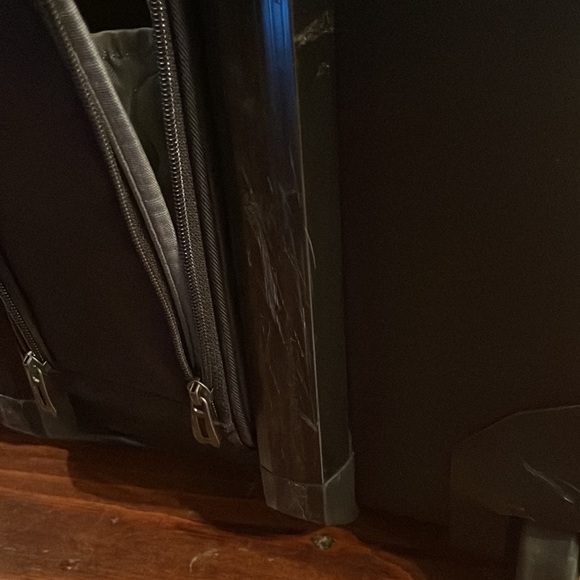 Briggs & Riley Carry-On 18-19” Expandable Spinner - nearly perfect condition - Picture 11 of 13